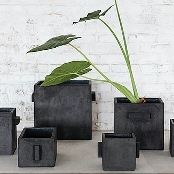 Serax Flowerpot Black Concrete - L ; House of Otoko